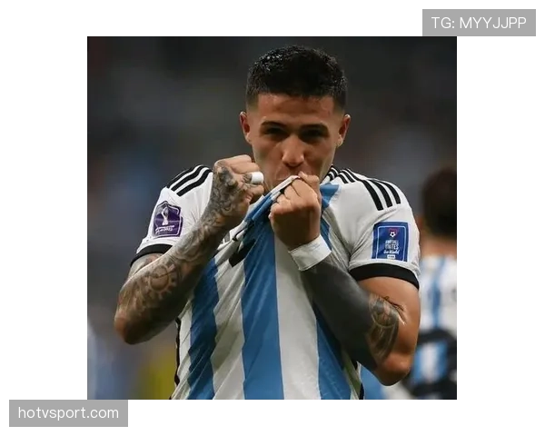 恩佐·费尔南德斯训练完回家路上顺手买了辆超跑？