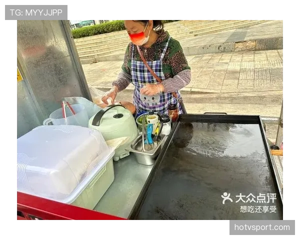 杨倩在路边摊啃肉夹馍手腕那块金表，瞬间被现实教育了