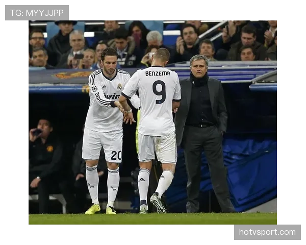 本泽马与伊瓜因：终结效率差异与战术角色适配性解析